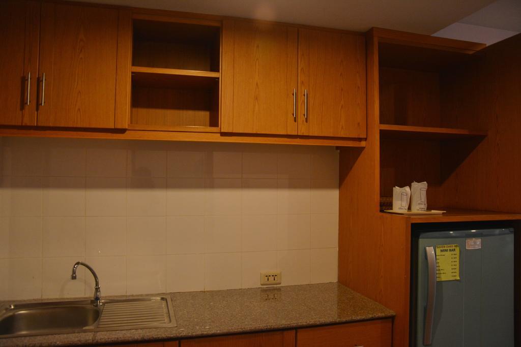 Seven Oaks Inn Bãi biển Jomtien Phòng bức ảnh