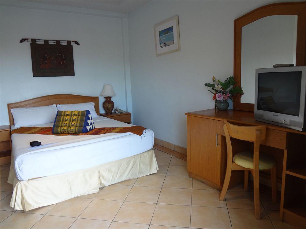 Seven Oaks Inn Bãi biển Jomtien Ngoại thất bức ảnh