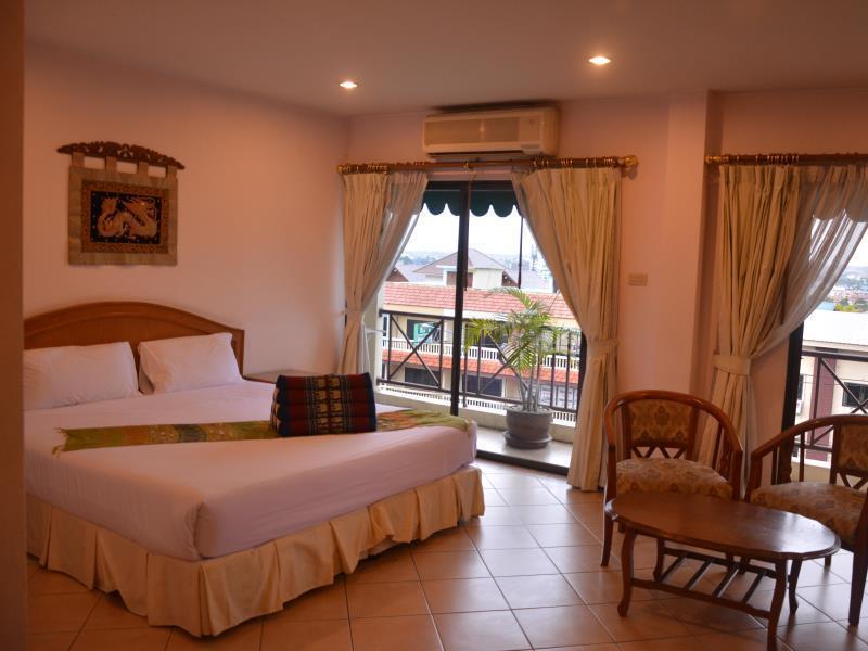 Seven Oaks Inn Bãi biển Jomtien Ngoại thất bức ảnh