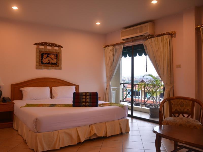 Seven Oaks Inn Bãi biển Jomtien Ngoại thất bức ảnh