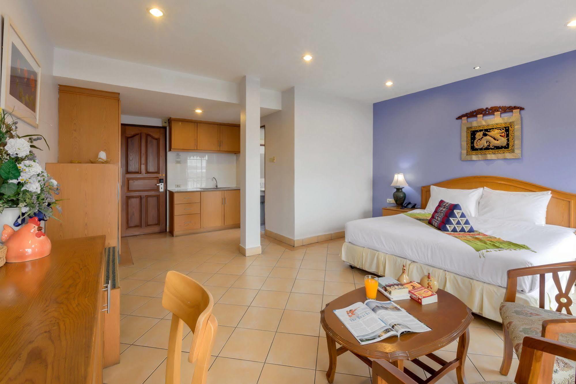 Seven Oaks Inn Bãi biển Jomtien Ngoại thất bức ảnh