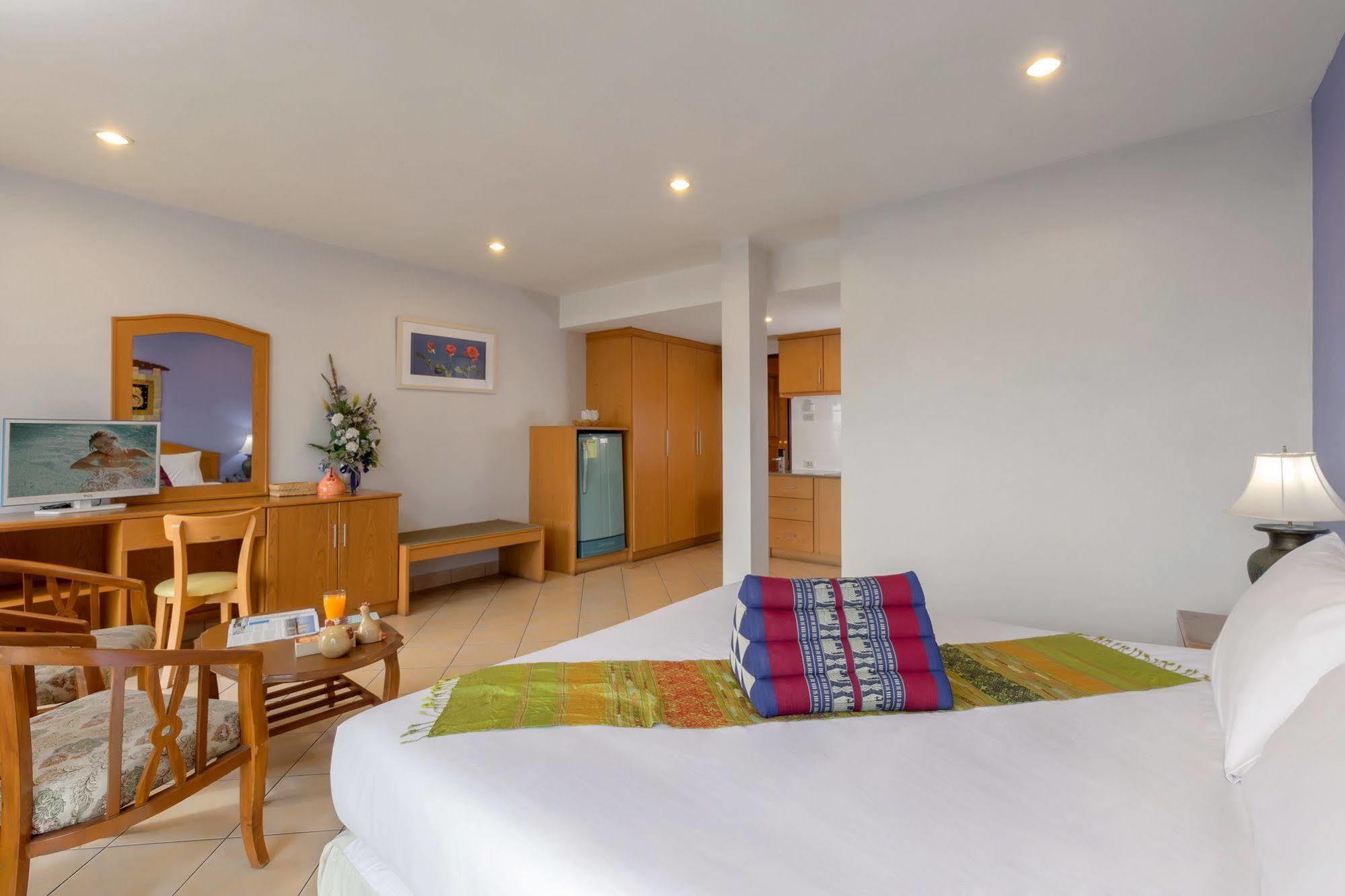 Seven Oaks Inn Bãi biển Jomtien Ngoại thất bức ảnh