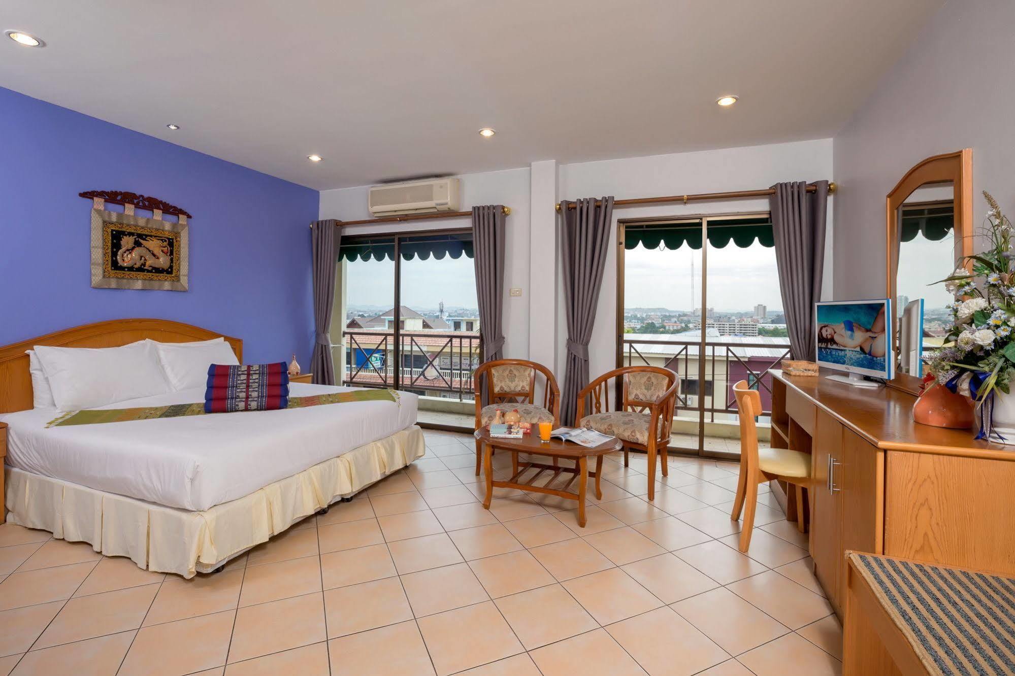 Seven Oaks Inn Bãi biển Jomtien Ngoại thất bức ảnh
