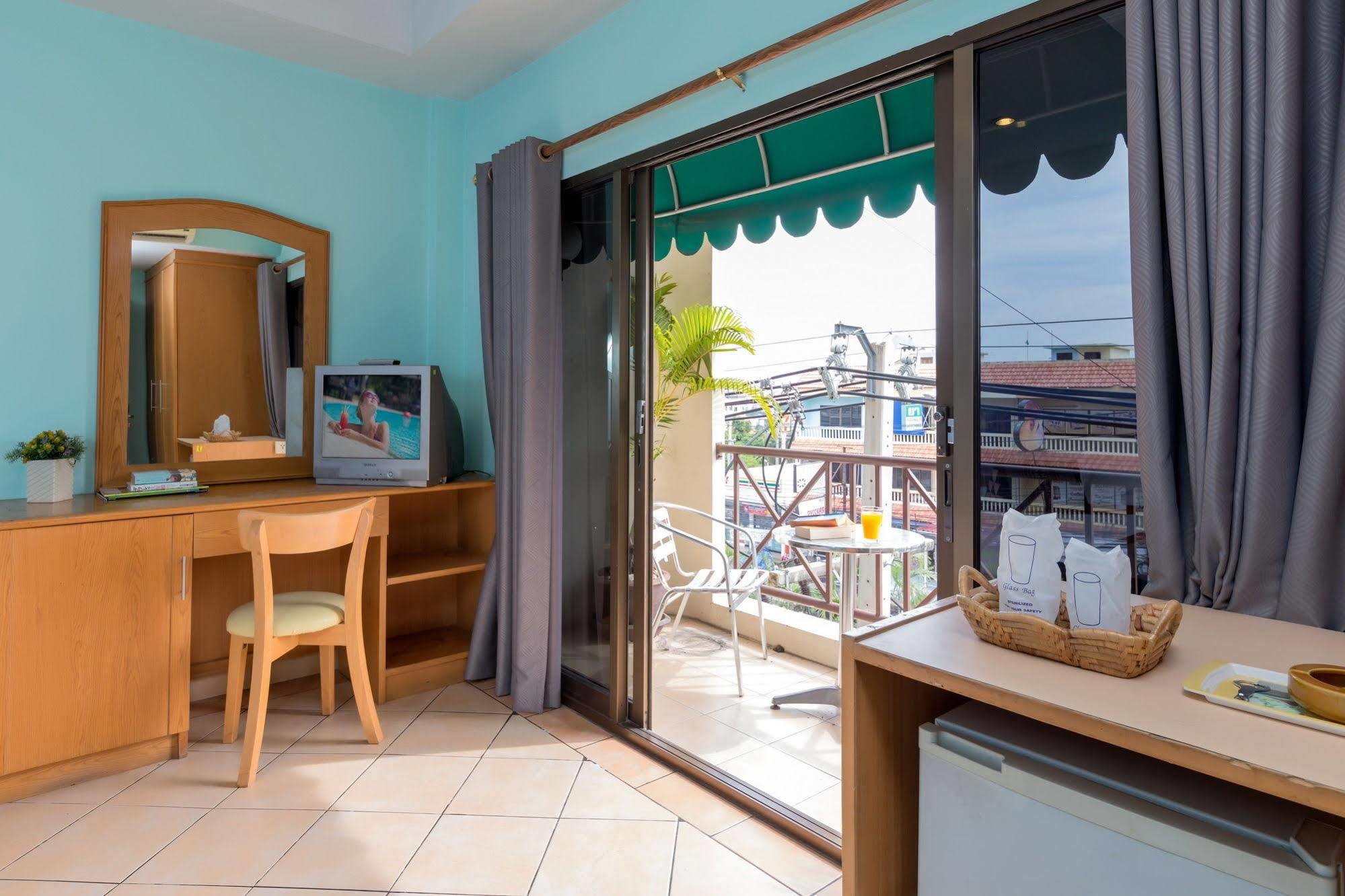 Seven Oaks Inn Bãi biển Jomtien Ngoại thất bức ảnh
