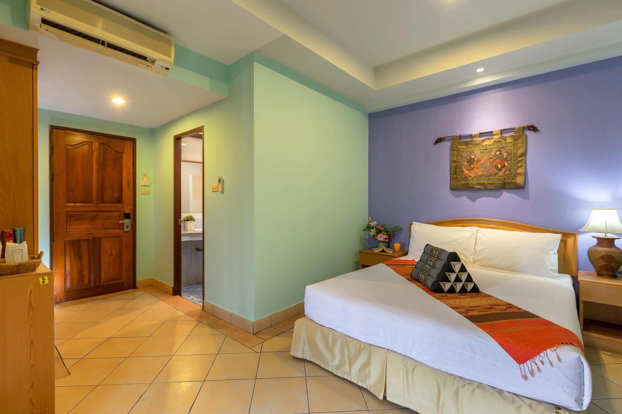 Seven Oaks Inn Bãi biển Jomtien Ngoại thất bức ảnh