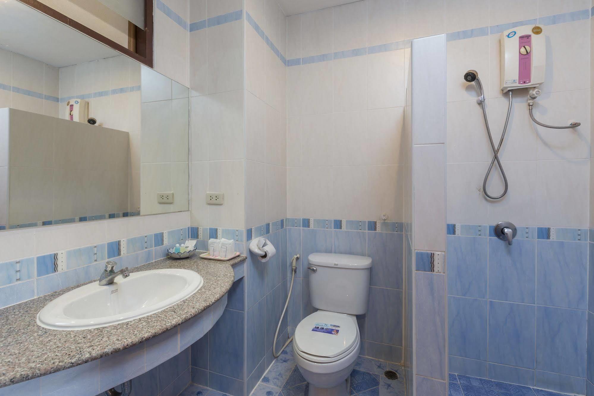 Seven Oaks Inn Bãi biển Jomtien Ngoại thất bức ảnh