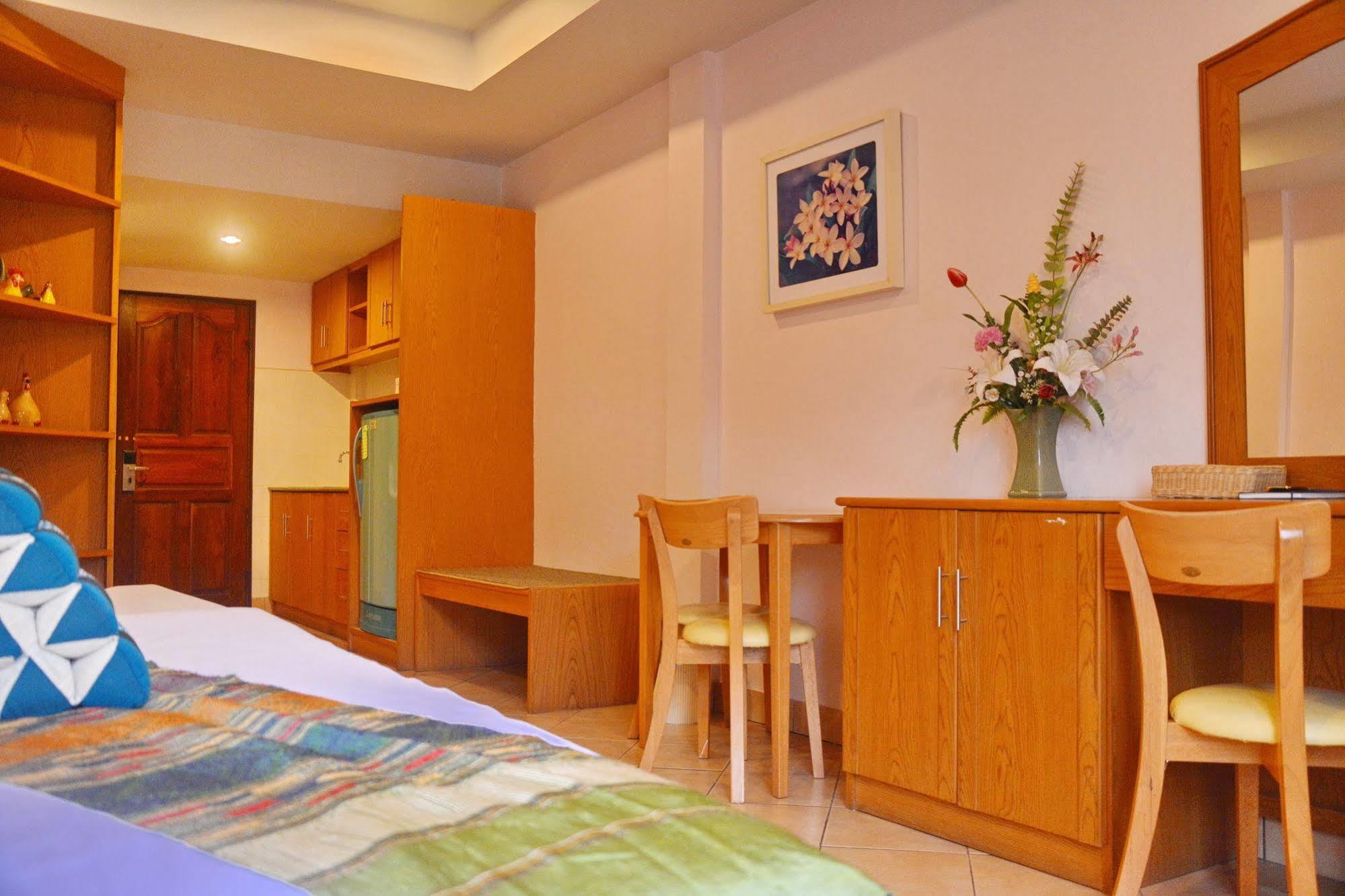Seven Oaks Inn Bãi biển Jomtien Ngoại thất bức ảnh