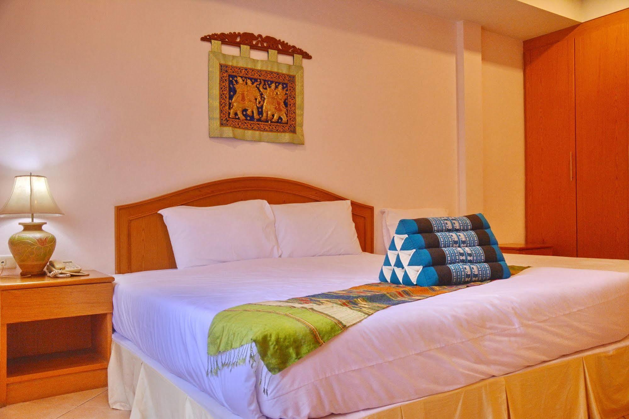 Seven Oaks Inn Bãi biển Jomtien Ngoại thất bức ảnh