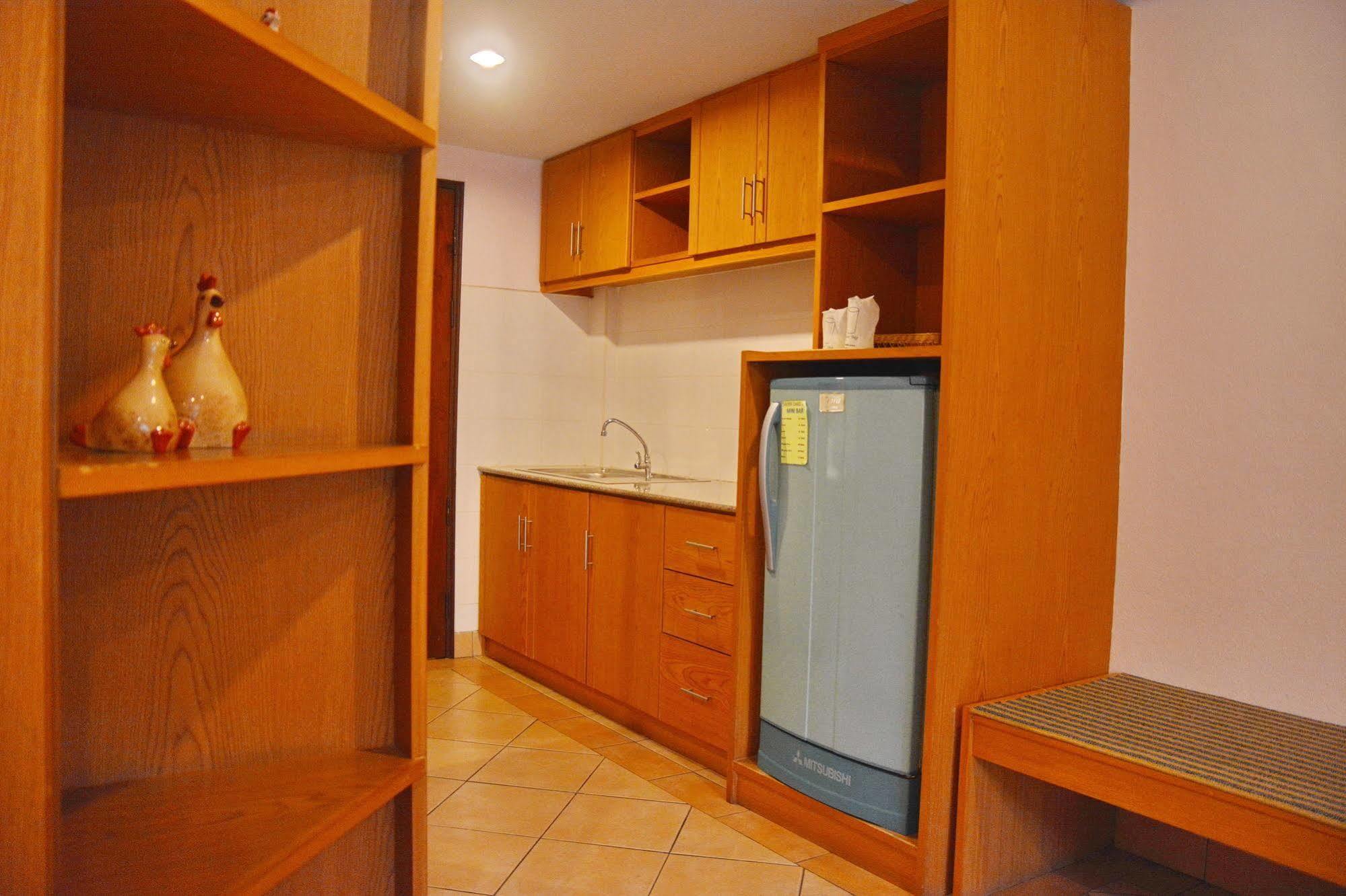 Seven Oaks Inn Bãi biển Jomtien Ngoại thất bức ảnh