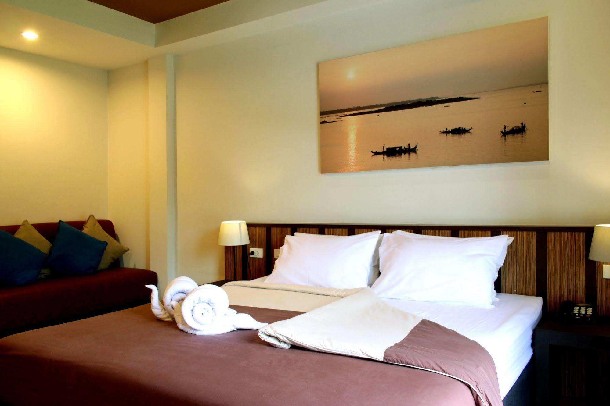 Seven Oaks Inn Bãi biển Jomtien Ngoại thất bức ảnh